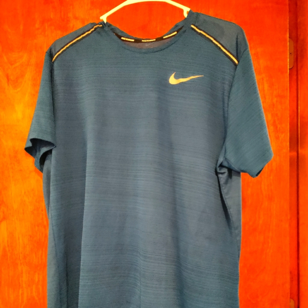 Mens Nike XL Dri-Fit T-shirt
